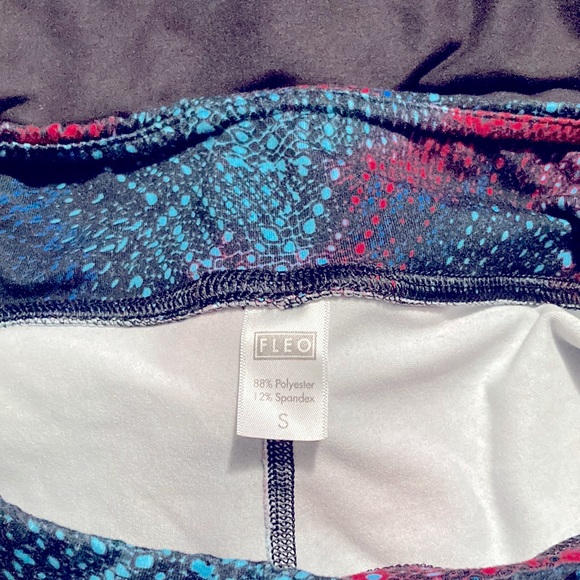 FLEO Mid Rise Short - Picture 3 of 3